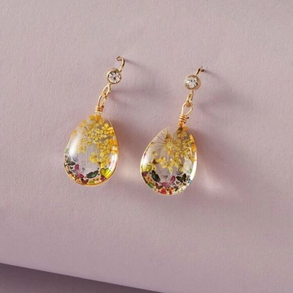 ✨🆕✨ Boho Chic Flower Water Drop Earrings✨ - Picture 1 of 8